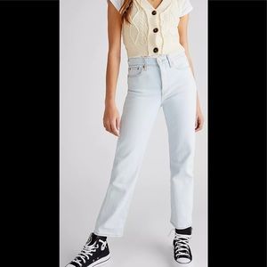 LEVIS WEDGIE STRAIGHT Cloud 9 Medium Wash/Think Outside the Box Size 26